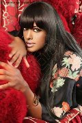 Foto Tentazioni Hot Travescort Milano Laura Terza Gamba 3383091910 - 1